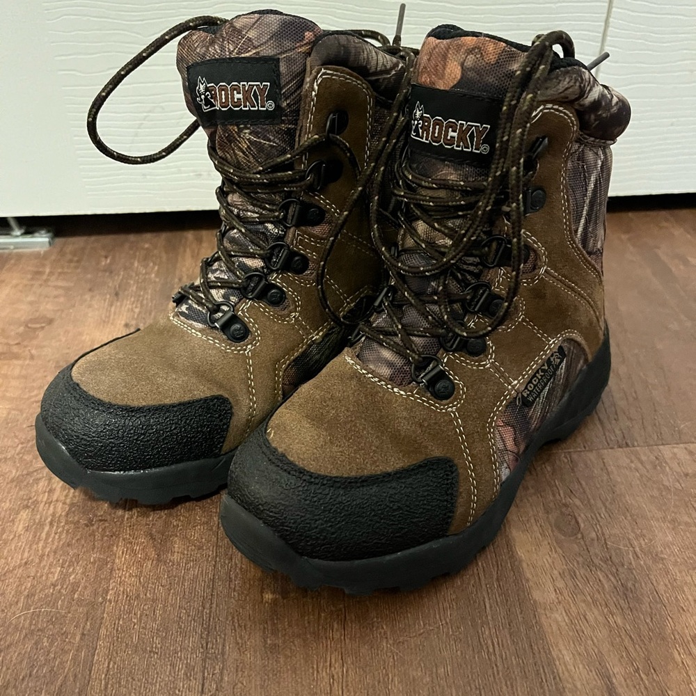 Rocky insulated camo boots